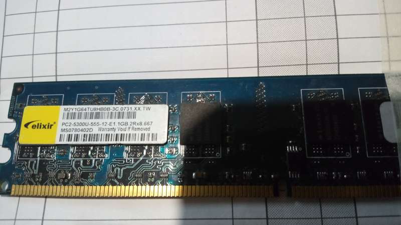 2 x 1GB PC2 5300 U DIMM (Hynix & Elixir)
