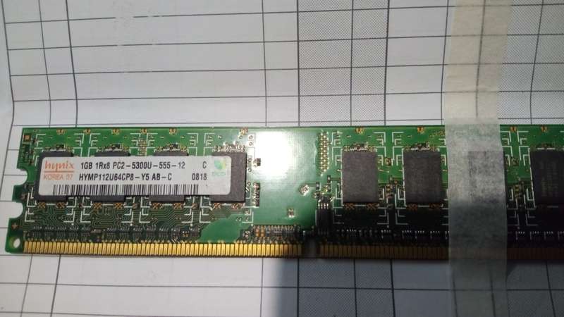 2 x 1GB PC2 5300 U DIMM (Hynix & Elixir)