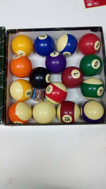 Set Pool balls, triangle and snooker book
