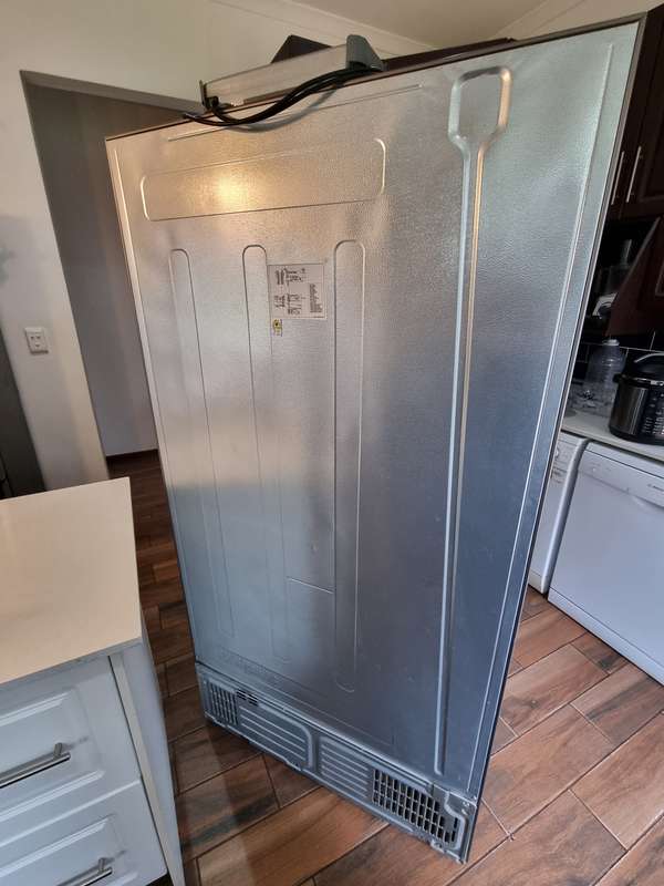 SAMSUNG side-by-side 550l fridge freezer Model RSA1NTMG