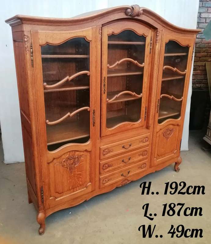Louis XV Style Oak bookcase/display cabinet