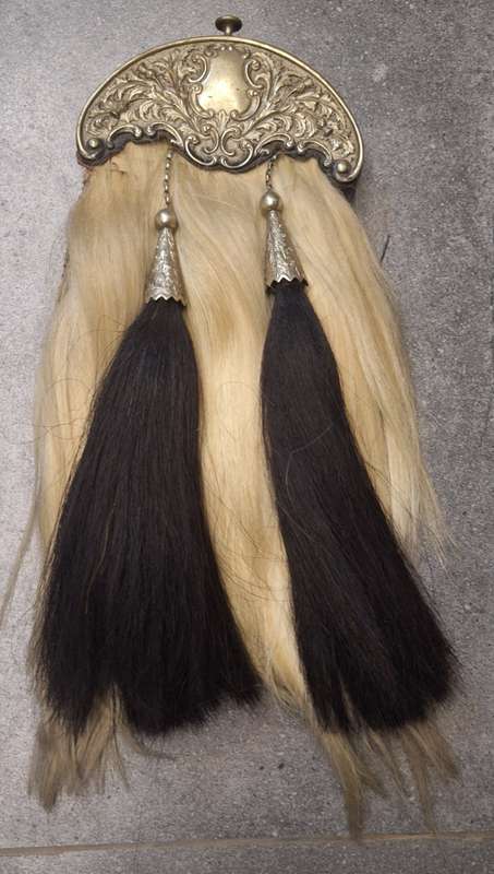 VICTORIAN OFFICERS HORSE HAIR SPORRAN