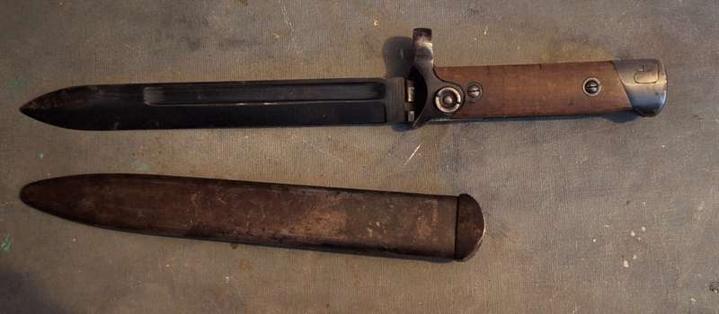 RARE WW2 ITALIAN ARMY 1938 CARCANO FOLDING BAYONET & SCABBARD