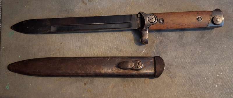 RARE WW2 ITALIAN ARMY 1938 CARCANO FOLDING BAYONET & SCABBARD