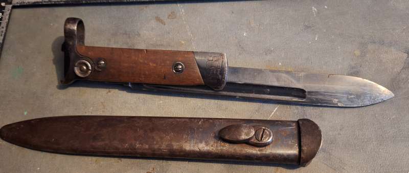 RARE WW2 ITALIAN ARMY 1938 CARCANO FOLDING BAYONET & SCABBARD