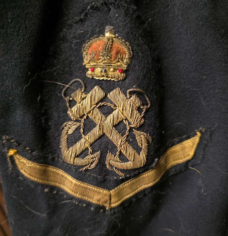WW2 TUNIC TO A SOUTH AFRICAN SEAMAN SERVING IN THE ROYAL NAVY