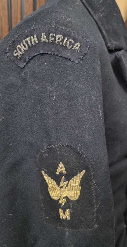 WW2 TUNIC TO A SOUTH AFRICAN SEAMAN SERVING IN THE ROYAL NAVY