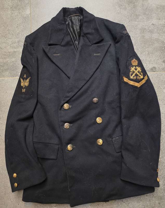 WW2 TUNIC TO A SOUTH AFRICAN SEAMAN SERVING IN THE ROYAL NAVY
