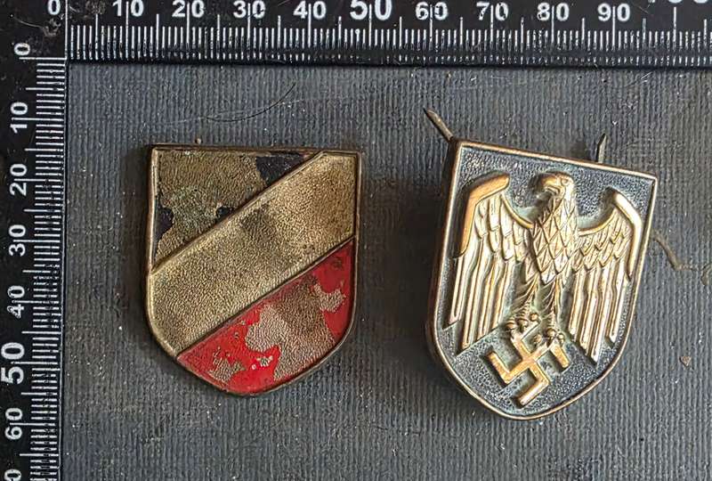 WW2 AFRIKA KORPS PITH HELMET BADGE SET