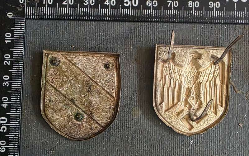 WW2 AFRIKA KORPS PITH HELMET BADGE SET