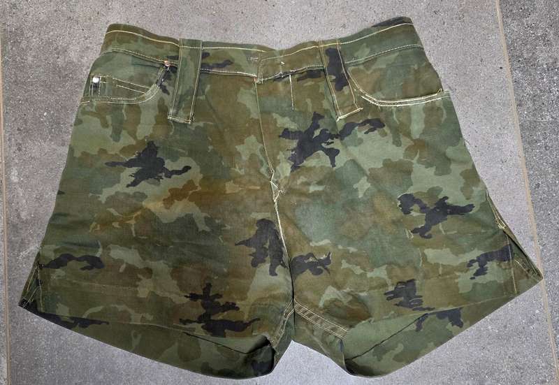 HUNTER GROUP SHORTS