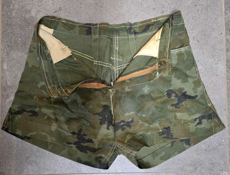 HUNTER GROUP SHORTS