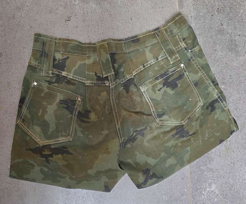 HUNTER GROUP SHORTS