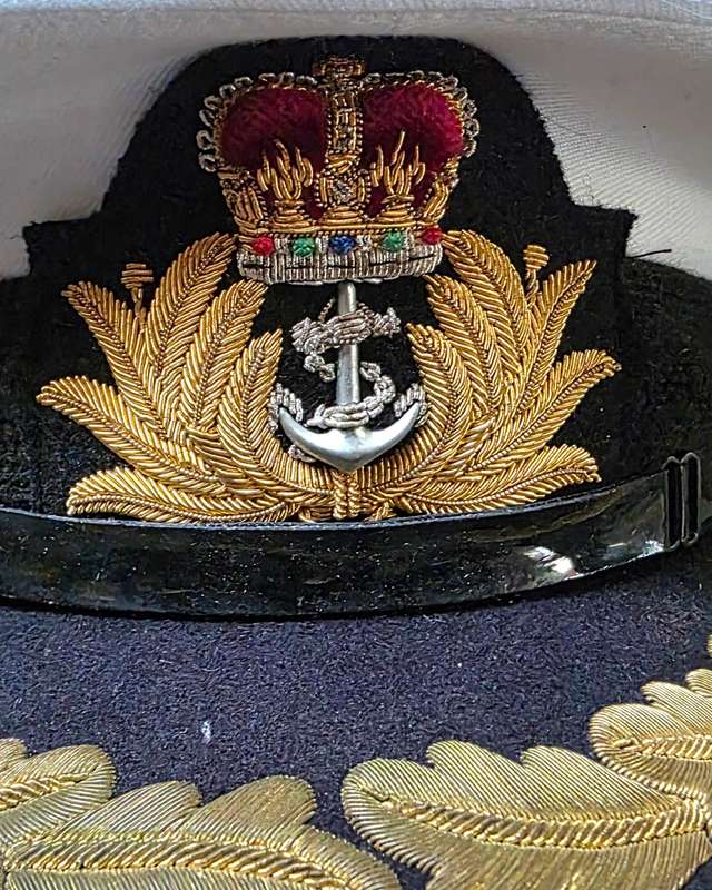 AUSTRALIAN NAVY CAPTAIN PEAK CAP AND RANK BOARDS