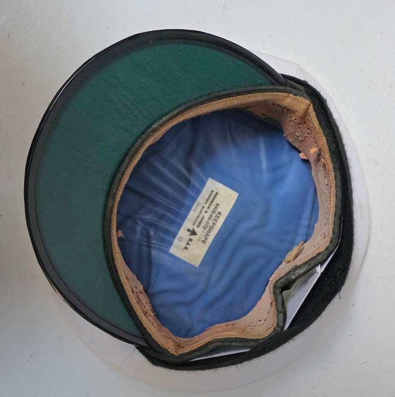 AUSTRALIAN NAVY CAPTAIN PEAK CAP AND RANK BOARDS