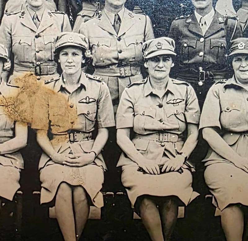 WW2.South African Woman's Auxiliary Air Force Group Photo & Magazine 1941