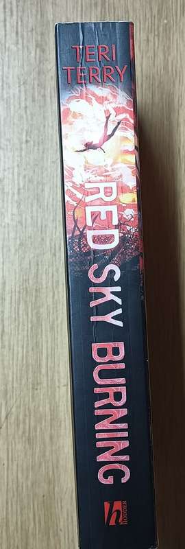 Red Sky Burning - Teri Terry - Softcover - 378 pages