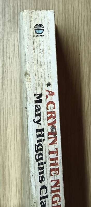 A Cry in the Night - Mary Higgins Clark - Softcover