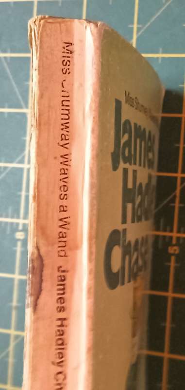 Miss Shumway Waves a Wand - James Hadley Chase - Softcover - 223 Pages