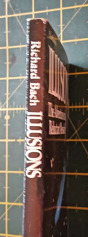 Illusions: The Adventures of a Reluctant Messiah - Richard Bach - Softcover - 144 pages