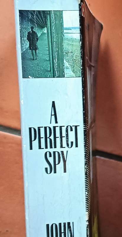 A Perfect Spy - John Le Carre - Softcover - 607 Pages