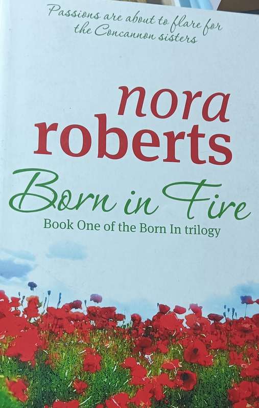 Born in Fire - Nora Roberts - Softcover - 340 Pages