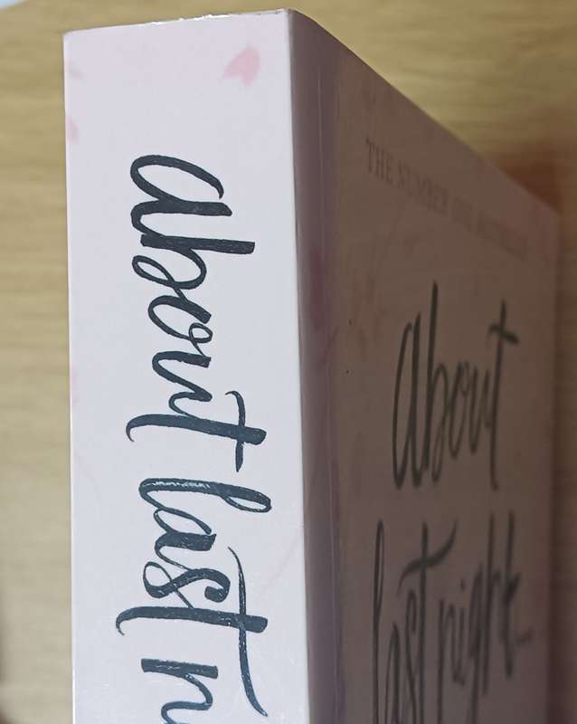 About Last Night - Catherine Alliott  - Softcover - 390 pages