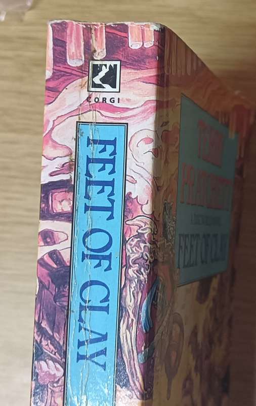 Feet of Clay - Terry Pratchett  - Softcover - 414 pages