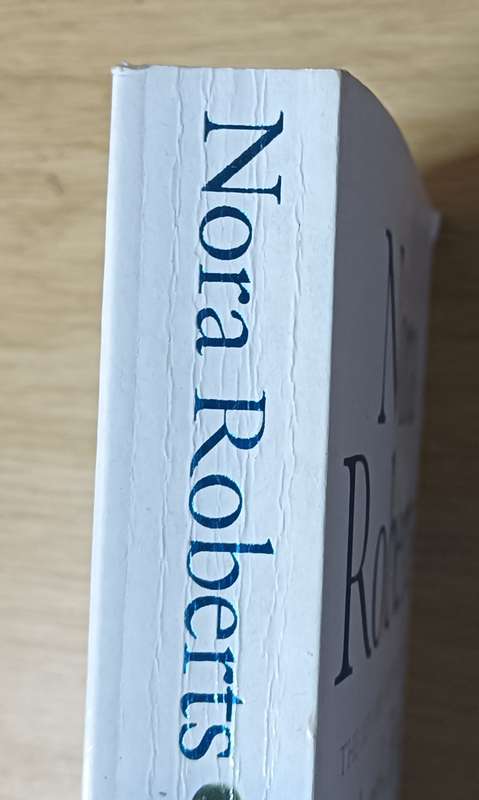 River's End - Nora Roberts - Softcover - 402 Pages