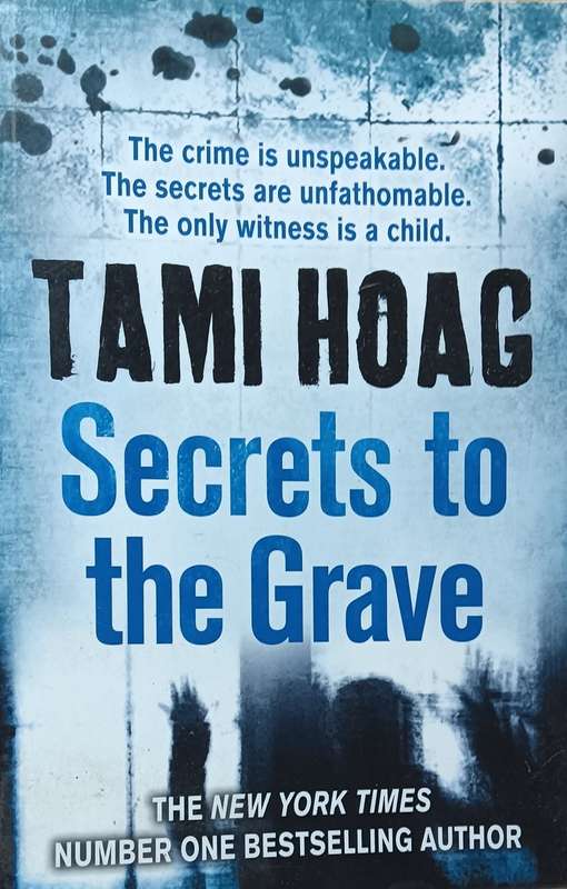 Secrets to the Grave - Tami Hoag - Softcover - 449 Pages