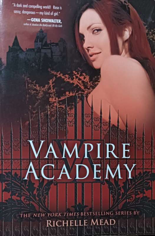 Vampire Academy - Richelle Read - Softcover - 332 Pages - A Vampire Academy novel