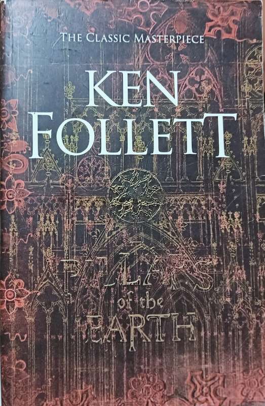 The Pillars of the Earth - Ken Follett - Softcover - 1083 Pages