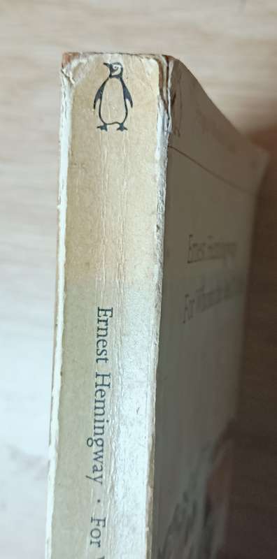 For Whom the Bell Tolls - Ernest Hemingway - Softcover - 444 Pages - Penguin