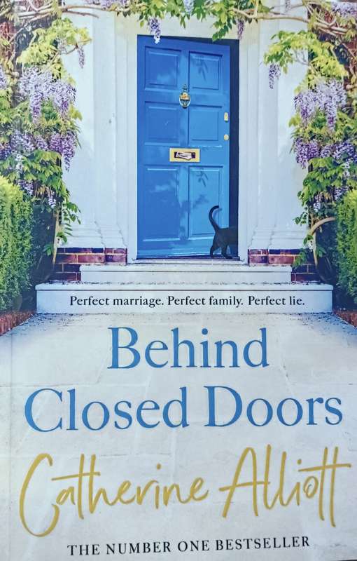 Behind Closed Doors - Catherine Alliott - Softcover - 406 Pages