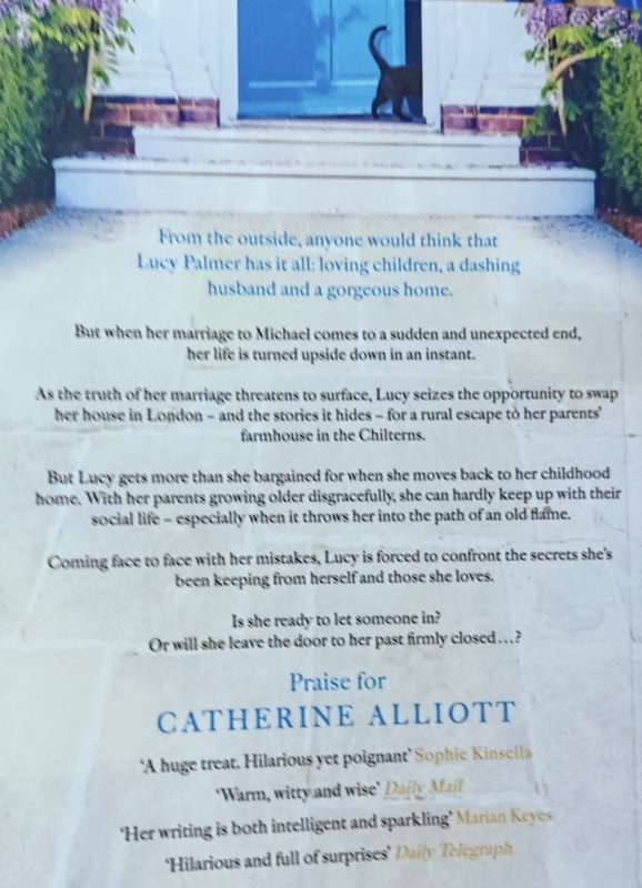 Behind Closed Doors - Catherine Alliott - Softcover - 406 Pages