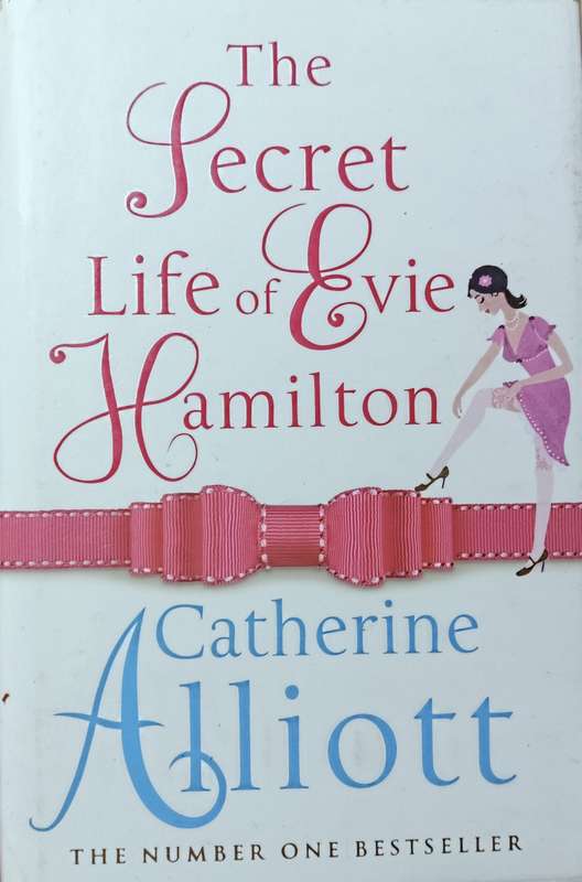 The Secret Life of Evie Hamilton - Catherine Alliott- Hardcover - 520 Pages