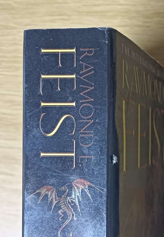 A Darkness at Sethanon - Raymond E Feist - Softcover - 527 pages