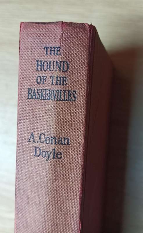 The Hound of the Baskervilles - Sir Arthur Conan Doyle - Hardcover - 248 pages