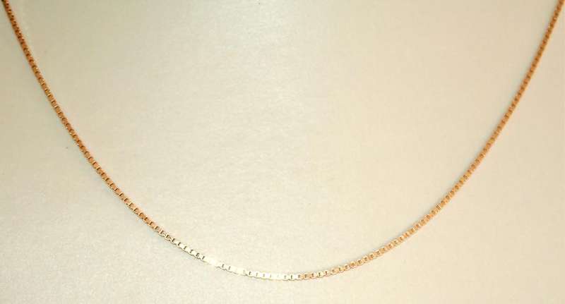 9k / 9ct gold box link CHAIN: 0.7mm wide, 46cm
