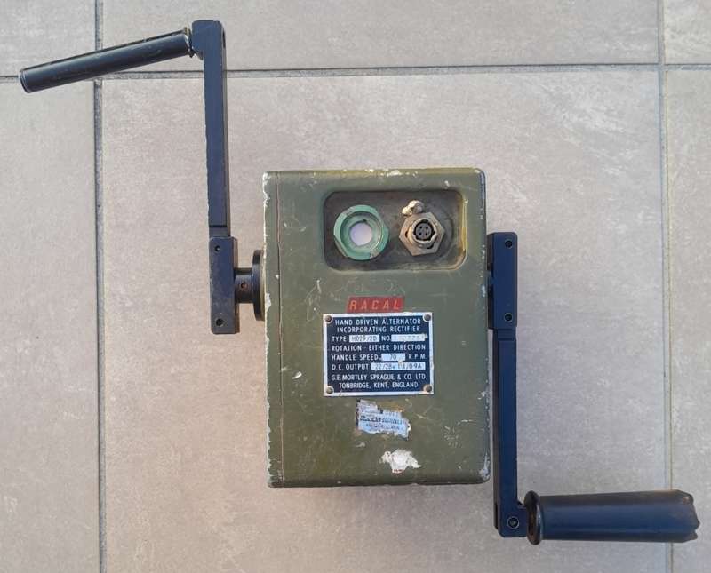 UNITA BORDER WAR RADIO HAND DRIVEN ALTERNATOR