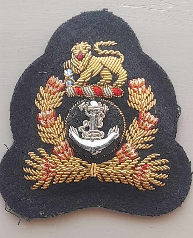 SA NAVY WARRANT OFFICER CAP BADGE