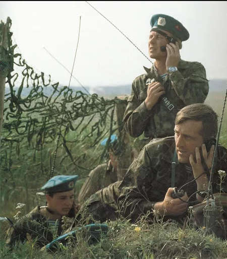 RUSSIAN MILITARY COLLAPSIBLE RADIO AERIAL **Border War Pick-up**