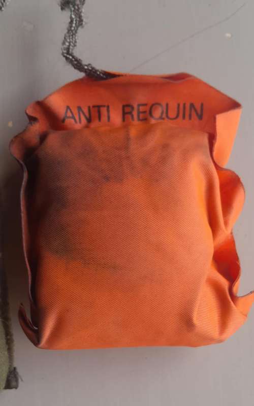 FRENCH AIRFORCE SURVIVAL KIT SHARK REPELLENT