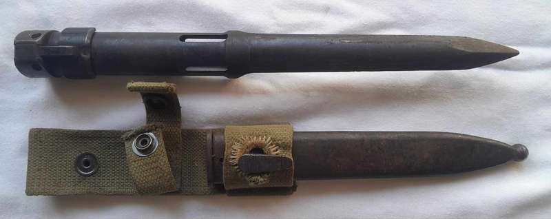 R1 BAYONET & STEEL SCABBARD WITH FROG
