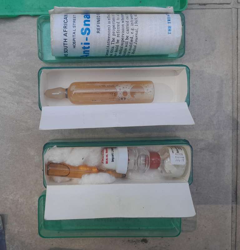 S.A. ARMY SNAKE BITE KIT  **Scarce**