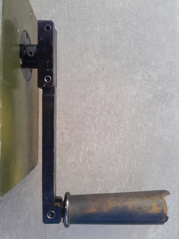 UNITA BORDER WAR RADIO HAND DRIVEN ALTERNATOR