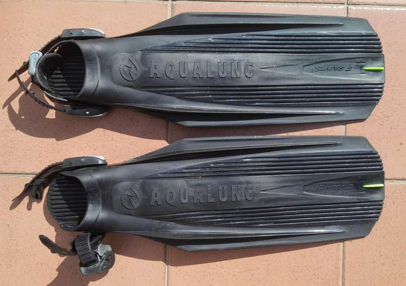SCUBAPRO WETSUIT (Mens) + booties, mask & flippers