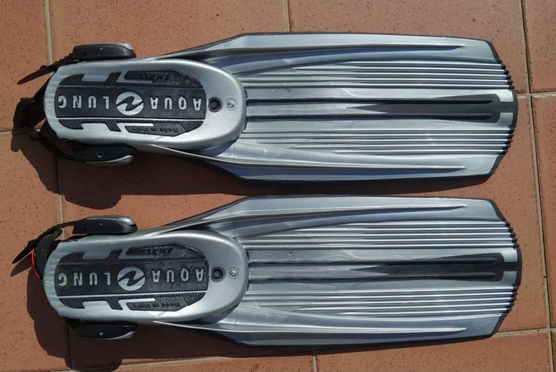 SCUBAPRO WETSUIT (Lady) + booties, mask & flippers