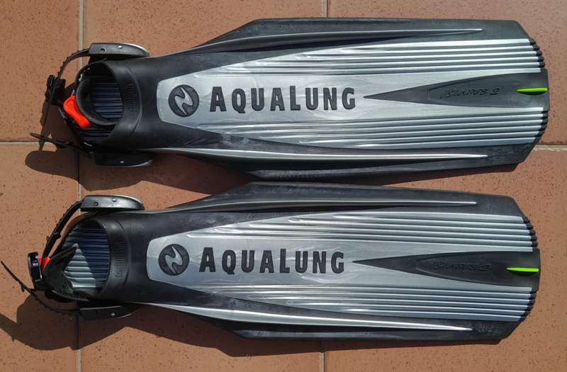 SCUBAPRO WETSUIT (Lady) + booties, mask & flippers