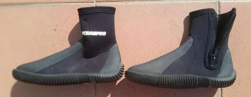 SCUBAPRO WETSUIT (Lady) + booties, mask & flippers